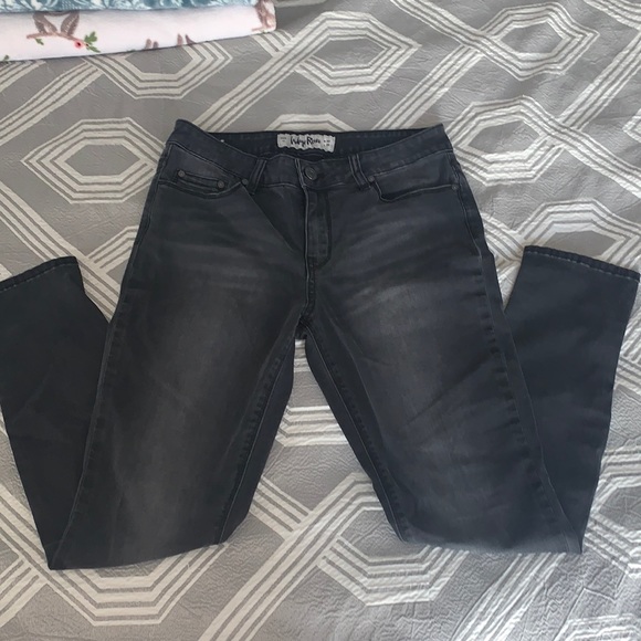 🌻black skinny jeans! - Picture 4 of 6